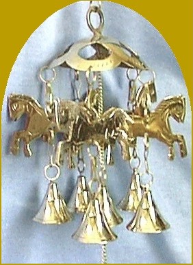 Carousel Chime, Close-Up